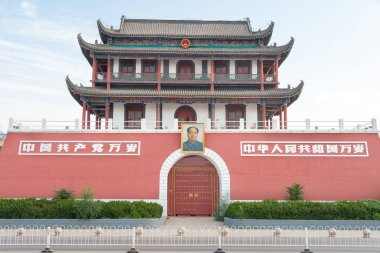 Ningxia, China - 18 Ağustos 2015: Sabah görünümü Yinchuan içinde (Nanmen) güney kapısında. Yinchuan, Ningxia, China ünlü dönüm noktası.