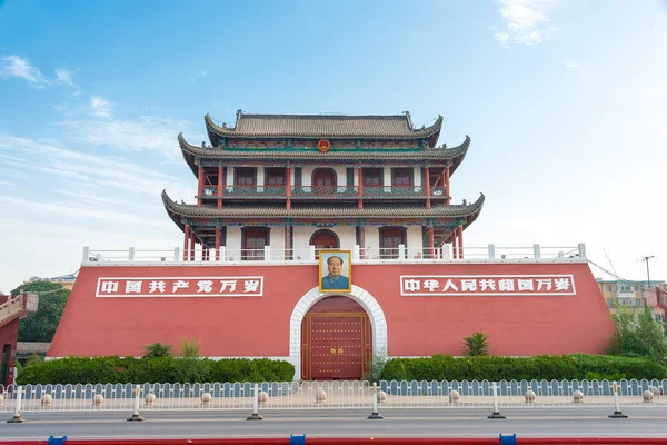 NINGXIA, CHINA - 18 de agosto de 2015: Vista da manhã no Portão Sul (Nanmen) em Yinchuan. um marco famoso em Yinchuan, Ningxia, China . — Fotografia de Stock