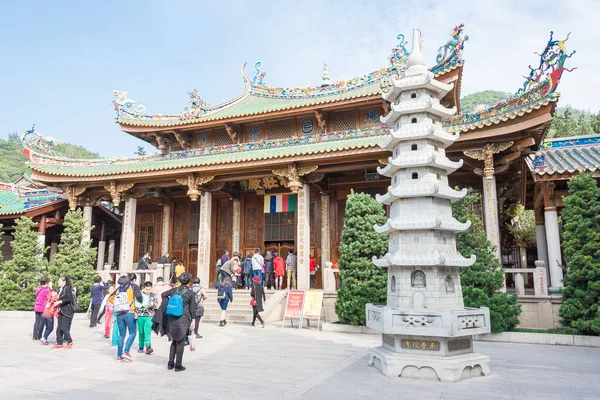 Fujian, China - Jan 07 2016: Zuid-Putuo Temple(Nanputuo Temple). een beroemde historische site in Xiamen, Fujian, China. — Stockfoto