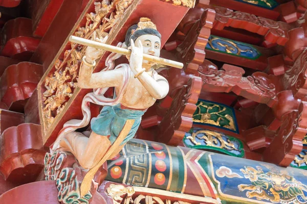 ФУДЖИАН, КИТАЙ - 28 декабря 2015: Скульптура в даосском храме Юаньмяогуань. Знаменитое историческое место в китайском городе Цюйчжоу, провинция Фуцзянь . — стоковое фото