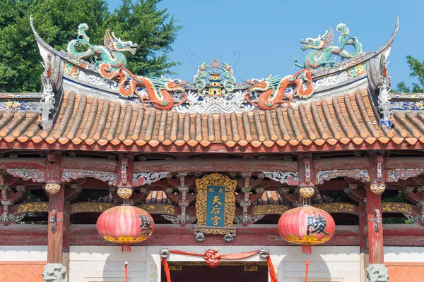FUJIAN, CHINA - 28 de dezembro de 2015: Palácio Tianhou (Tian Hou Gong). um local histórico famoso em Quanzhou, Fujian, China . — Fotografia de Stock