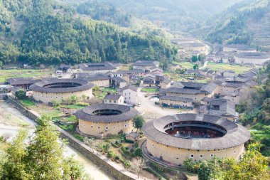 Fujian, Çin - Jan 04 2016: Tianloukeng Tulou doğal noktalar Fujian Tulou(Nanjing) manzara alanı (Unesco Dünya Mirası), Hekeng Tulou küme. ünlü tarihi bir site Nanjing, Fujian, Çin.