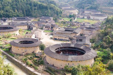 Fujian, Çin - Jan 04 2016: Tianloukeng Tulou doğal noktalar Fujian Tulou(Nanjing) manzara alanı (Unesco Dünya Mirası), Hekeng Tulou küme. ünlü tarihi bir site Nanjing, Fujian, Çin.
