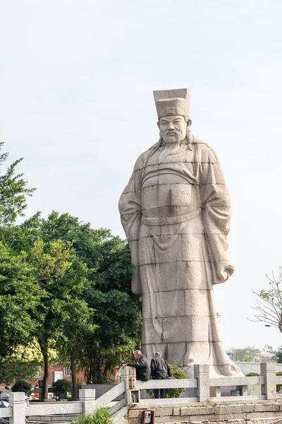 복 건, 중국-12 월 29 2015: Cai Xiang 동상 뤄 양 다리에. 천 주, 복 건, 중국에서 유명한 역사 사이트. — 스톡 사진