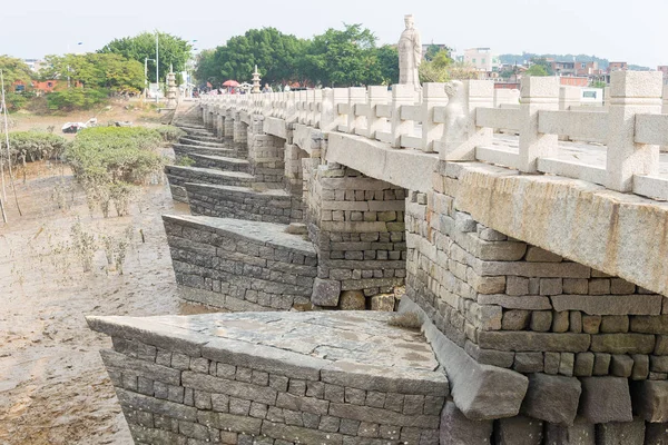 FUJIAN, CHINA - 29 dic 2015: Puente Luoyang. un sitio histórico famoso en Quanzhou, Fujian, China . — Foto de Stock