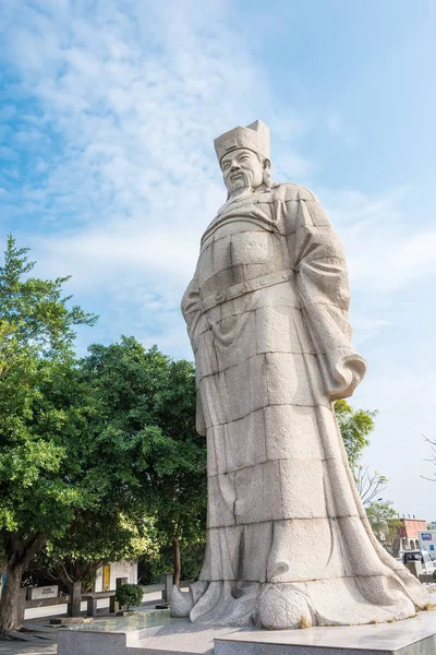 복 건, 중국-12 월 29 2015: Cai Xiang 동상 뤄 양 다리에. 천 주, 복 건, 중국에서 유명한 역사 사이트. — 스톡 사진