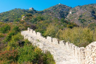 Beijing, Çin - 15 Ekim 2015: Yunmeng dağ bölümü Çin Seddi. Pekin, Çin için ünlü tarihi bir site.