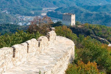Beijing, Çin - 15 Ekim 2015: Yunmeng dağ bölümü Çin Seddi. Pekin, Çin için ünlü tarihi bir site.