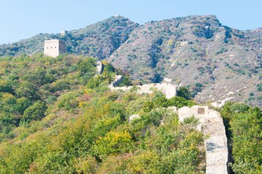 Beijing, Çin - 15 Ekim 2015: Yunmeng dağ bölümü Çin Seddi. Pekin, Çin için ünlü tarihi bir site.