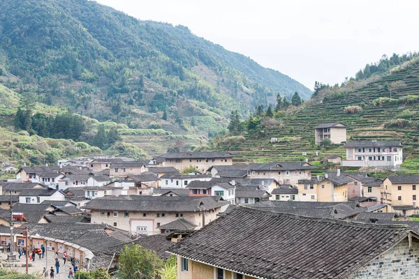 Fujian, Κίνα - Δεκ 02 2015: Το χωριό Taxia στο Tianloukeng Tulou γραφικά σημεία στη γραφική περιοχή της Fujian Tulou(Nanjing) (παγκόσμιας κληρονομιάς της Unesco). διάσημο ιστορικό χώρο στο Nanjing, Fujian, Κίνα. — Φωτογραφία Αρχείου
