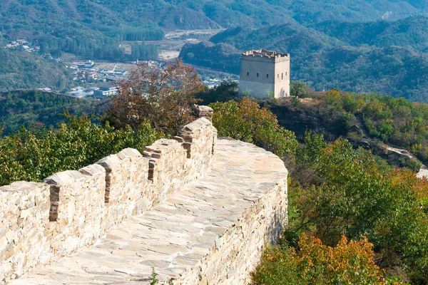 Beijing, Çin - 15 Ekim 2015: Yunmeng dağ bölümü Çin Seddi. Pekin, Çin için ünlü tarihi bir site.