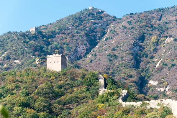 BEIJING, CHINA - 15 de octubre de 2015: Yunmeng Moutain Section of The Great Wall. un sitio histórico famoso en Beijing, China . — Foto de Stock