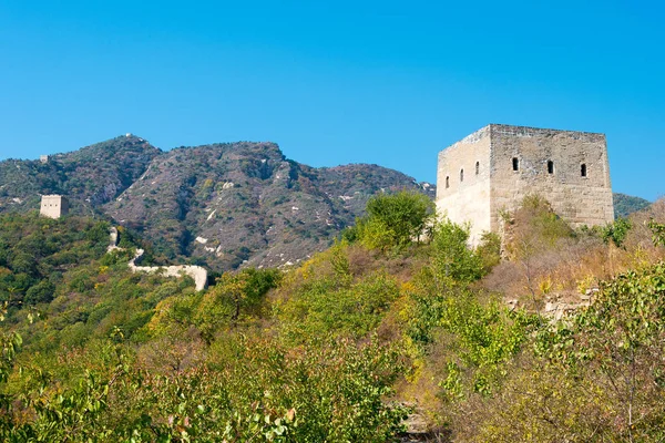 Beijing, Kina - okt 15 2015: Yunmeng Moutain avsnitt av muren. en berömd historisk plats i Beijing, Kina. — Stockfoto
