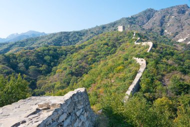 Beijing, Çin - 15 Ekim 2015: Yunmeng dağ bölümü Çin Seddi. Pekin, Çin için ünlü tarihi bir site.