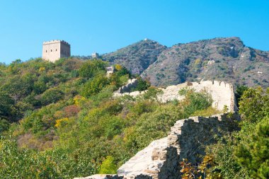 Beijing, Çin - 15 Ekim 2015: Yunmeng dağ bölümü Çin Seddi. Pekin, Çin için ünlü tarihi bir site.