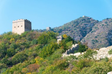 Beijing, Çin - 15 Ekim 2015: Yunmeng dağ bölümü Çin Seddi. Pekin, Çin için ünlü tarihi bir site.