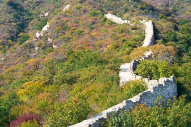 Beijing, Çin - 15 Ekim 2015: Yunmeng dağ bölümü Çin Seddi. Pekin, Çin için ünlü tarihi bir site.