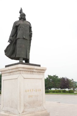 Liaoning, Çin - 31 Temmuz 2015: Hong Taiji heykele Qing Dynasty(Unesco World Heritage site) Türbesi Zhaoling. Shenyang, Liaoning, Çin için ünlü tarihi bir site.