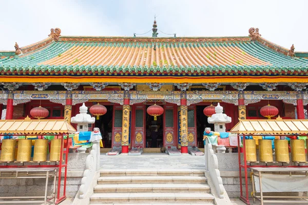 LIAONING, CHINA - Aug 05 2015: Shisheng Temple. was built to the specifications of an emperor in the Qing Dynasty. a famous historic site in Shenyang, Liaoning, China. — Stock Photo, Image