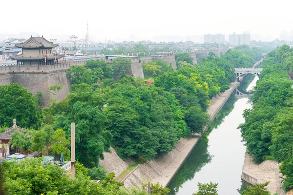 SHAANXI, CHINA - 01 jun 2015: Muro de la ciudad de Xian. sitios históricos famosos en Xi 'an, Shaanxi, China . —  Fotos de Stock