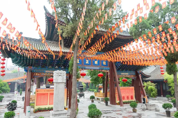 SHAANXI, CHINA - 03 de junho de 2015: Templo Duchenghuang (Templo de Deus da Cidade). a famous Historic Sites in Xi 'an, Shaanxi, China . — Fotografia de Stock