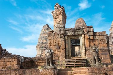 Siem Reap, Kamboçya - 11 Aralık 2016: Doğu Mebon Angkor içinde. bir ünlü Ören (Unesco Dünya Mirası) Angkor, Siem Reap, Kamboçya.