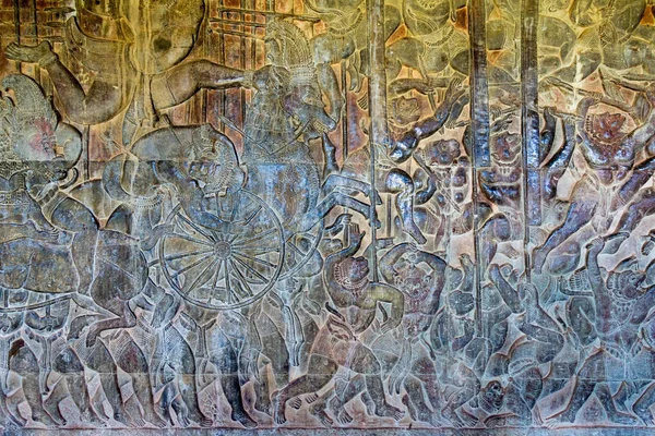 Siem Reap, Camboja - 05 de dezembro de 2016: Relief at Angkor Wat. um local histórico famoso (Património Mundial da UNESCO) em Angkor, Siem Reap, Camboja . — Fotografia de Stock