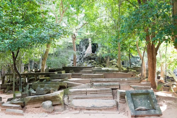 Siem Reap, Kamboçya - 03 Aralık 2016: Beng Mealea. ünlü tarihi sitesi (Unesco Dünya Mirası) Siem Reap, Kamboçya.