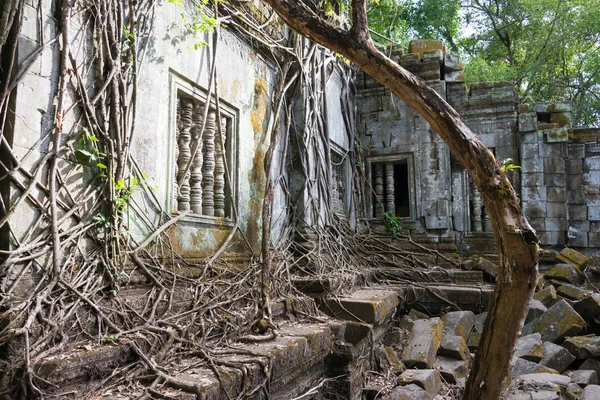 Siem Reap, Camboya - 03 dic 2016: Beng Mealea. un famoso sitio histórico (Patrimonio de la Humanidad por la UNESCO) en Siem Reap, Camboya . —  Fotos de Stock