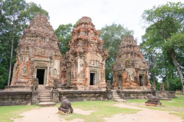 Siem Reap, Kamboçya - 01 Aralık 2016: Preah Ko Roluos tapınaklar. ünlü tarihi sitesi (Unesco Dünya Mirası) Siem Reap, Kamboçya.