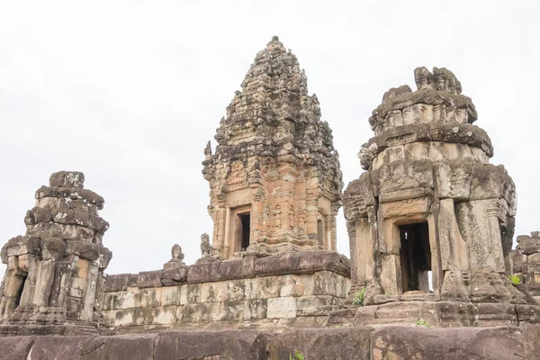 Siem Reap, Kambodja - Dec 01 2016: Bakong i Roluos tempel. en berömd historisk plats (Unesco världsarv) i Siem Reap, Kambodja. — Stockfoto