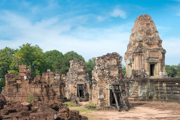 Siem Reap, Cambodia - Dec 11 2016: East Mebon i Angkor. en berömd historisk plats (Unesco världsarv) i Angkor, Siem Reap, Kambodja. — Stockfoto