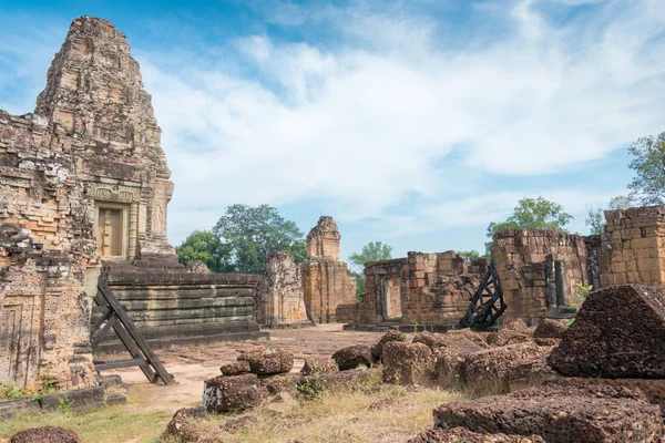 Siem Reap, Cambodia - Dec 11 2016: East Mebon i Angkor. en berömd historisk plats (Unesco världsarv) i Angkor, Siem Reap, Kambodja. — Stockfoto
