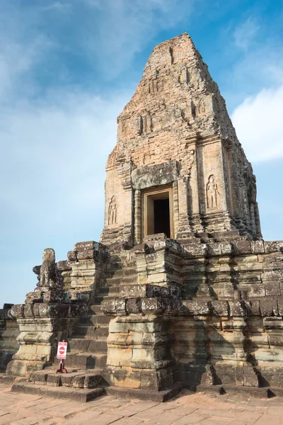 Siem Reap, Camboya - 11 dic 2016: Pre Rup in Angkor. un famoso sitio histórico (Patrimonio de la Humanidad por la UNESCO) en Angkor, Siem Reap, Camboya . — Foto de Stock