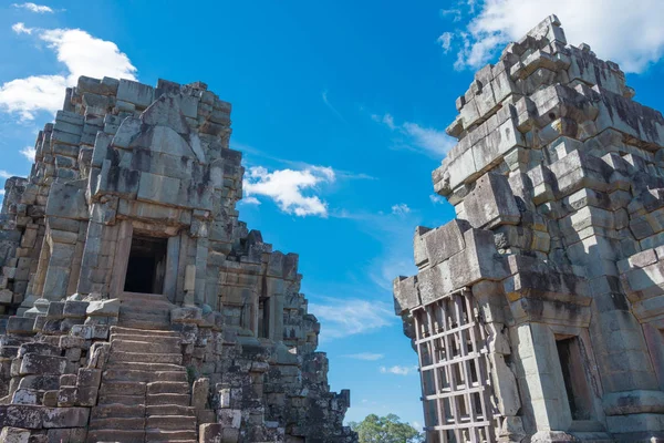 Siem Reap, Cambodia - Nov 30 2016: Ta Keo templet i Angkor. en berömd historisk plats (Unesco världsarv) i Angkor, Siem Reap, Kambodja. — Stockfoto