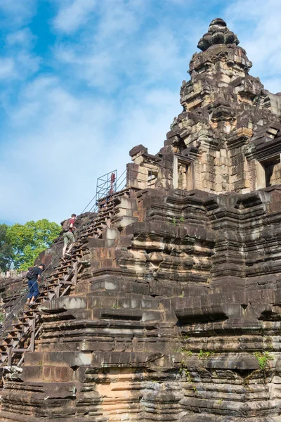 Siem Reap, Cambodia - Dec 10 2016: Baphuon templet i Angkor Thom. en berömd historisk plats (Unesco världsarv) i Angkor, Siem Reap, Kambodja. — Stockfoto