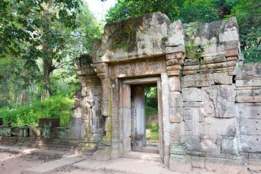 Siem Reap, Kamboçya - 10 Aralık 2016: Baphuon Tapınağı Angkor Thom. bir ünlü Ören (Unesco Dünya Mirası) Angkor, Siem Reap, Kamboçya.