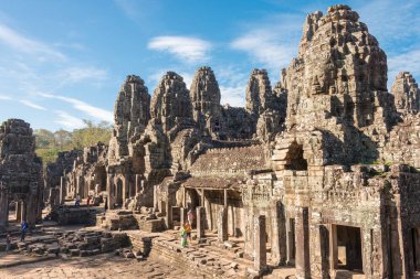 Siem Reap, Kamboçya - 08 Aralık 2016: Bayon Tapınağı Angkor Thom. bir ünlü Ören (Unesco Dünya Mirası) Angkor, Siem Reap, Kamboçya.