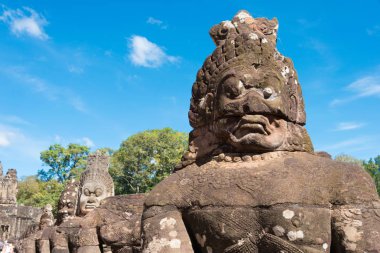 Siem Reap, Kamboçya - 5 Aralık 2016: Angkor Thom güney kapısında taş heykel. bir ünlü Ören (Unesco Dünya Mirası) Angkor, Siem Reap, Kamboçya.