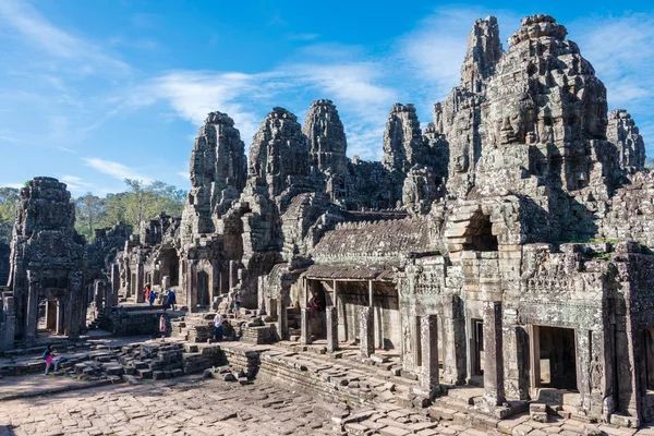 Siem Reap, Kamboçya - 08 Aralık 2016: Bayon Tapınağı Angkor Thom. bir ünlü Ören (Unesco Dünya Mirası) Angkor, Siem Reap, Kamboçya.