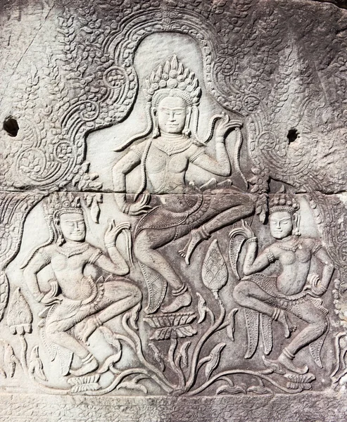 シェムリ アップ, カンボジア - 2016 年 12 月 8 日: アンコール ・ トムのバイヨン寺院。アンコールは、シェムリ アップ、カンボジアで有名な史跡 (ユネスコ世界遺産). — ストック写真