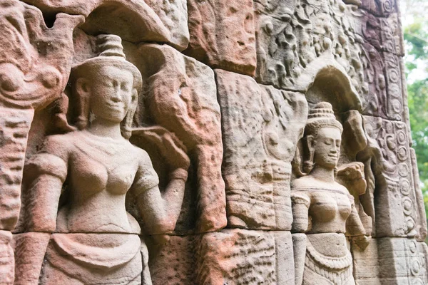 Siem Reap, Cambodia - Dec 13 2016: Lättnad vid Krol Ko i Angkor. en berömd historisk plats (Unesco världsarv) i Angkor, Siem Reap, Kambodja. — Stockfoto
