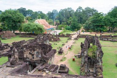 Siem Reap, Kamboçya - 01 Aralık 2016: Bakong Roluos tapınaklar. ünlü tarihi sitesi (Unesco Dünya Mirası) Siem Reap, Kamboçya.