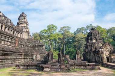 Siem Reap, Kamboçya - 10 Aralık 2016: Baphuon Tapınağı Angkor Thom. bir ünlü Ören (Unesco Dünya Mirası) Angkor, Siem Reap, Kamboçya.