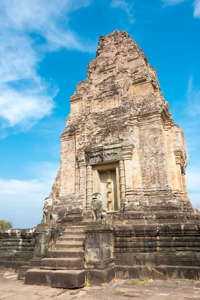 Siem Reap, Camboya - 11 dic 2016: East Mebon in Angkor. un famoso sitio histórico (Patrimonio de la Humanidad por la UNESCO) en Angkor, Siem Reap, Camboya . — Foto de Stock