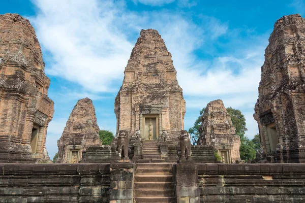 Siem Reap, Cambodia - Dec 11 2016: East Mebon i Angkor. en berömd historisk plats (Unesco världsarv) i Angkor, Siem Reap, Kambodja. — Stockfoto