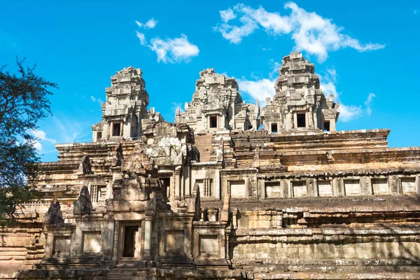 Siem Reap, Cambodia - Nov 30 2016: Ta Keo templet i Angkor. en berömd historisk plats (Unesco världsarv) i Angkor, Siem Reap, Kambodja. — Stockfoto