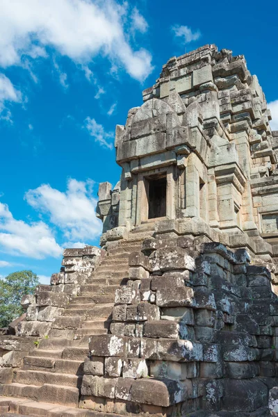 Siem Reap, Cambodia - Nov 30 2016: Ta Keo templet i Angkor. en berömd historisk plats (Unesco världsarv) i Angkor, Siem Reap, Kambodja. — Stockfoto