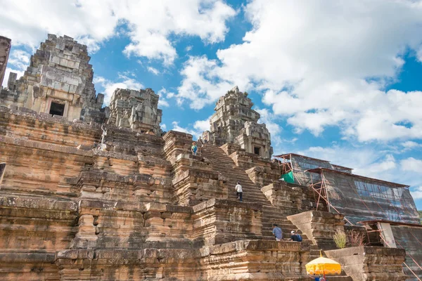 Siem Reap, Camboya - Nov 30 2016: Templo Ta Keo en Angkor. un famoso sitio histórico (Patrimonio de la Humanidad por la UNESCO) en Angkor, Siem Reap, Camboya . — Foto de Stock