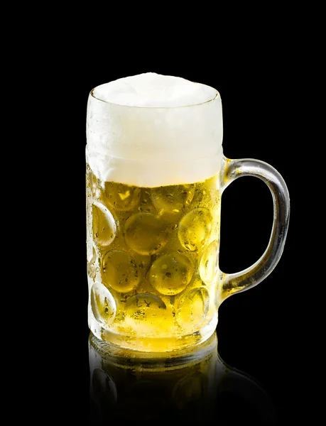 慕尼黑啤酒节啤酒杯上黑色背景 — 图库照片